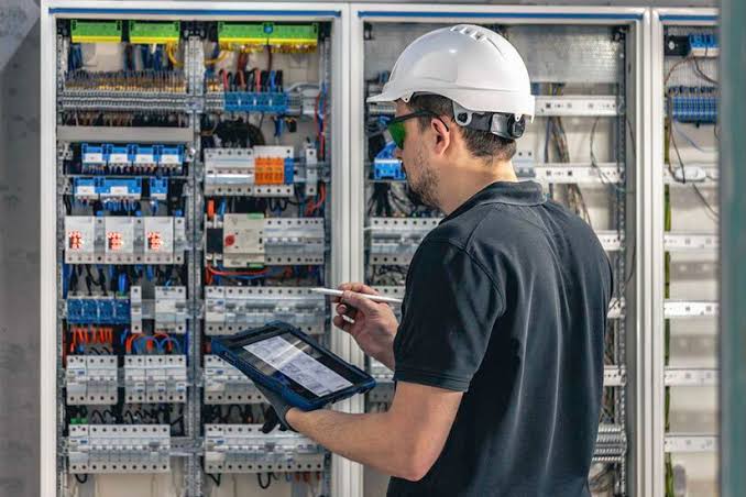 Bridging Electrical Theory and Shop-Floor Application Through Structured PLC Programming Training